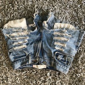 Bundle Levi’s high waist shorts and nic & jo top